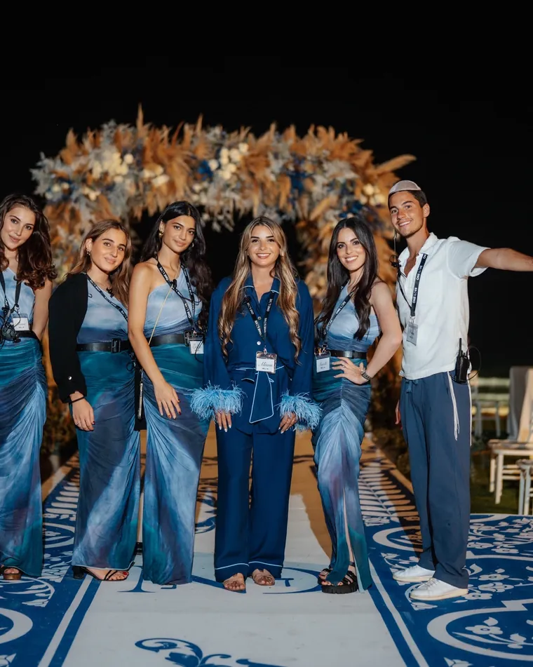 L’équipe en bleu sur la piste de danse, en fin de soirée